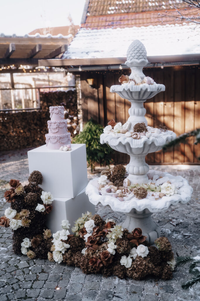 Hochzeitstorte und Sweet-Brunnen 